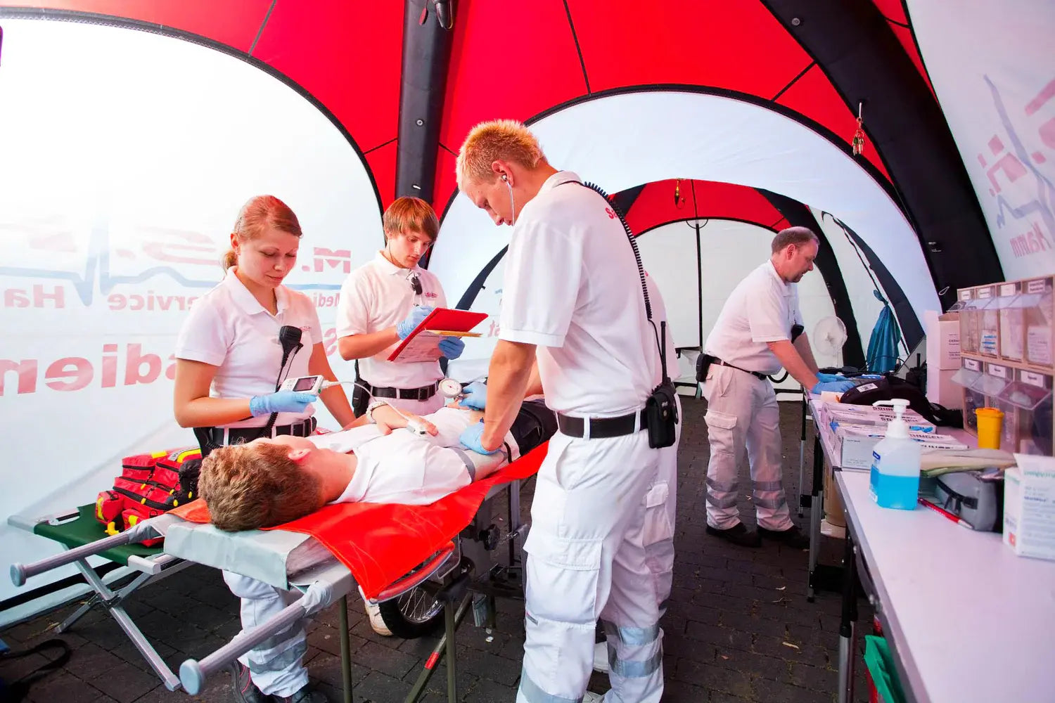 Profi Einsatzzelt: Definition, Anforderungen und Innovation im BOS-Einsatz